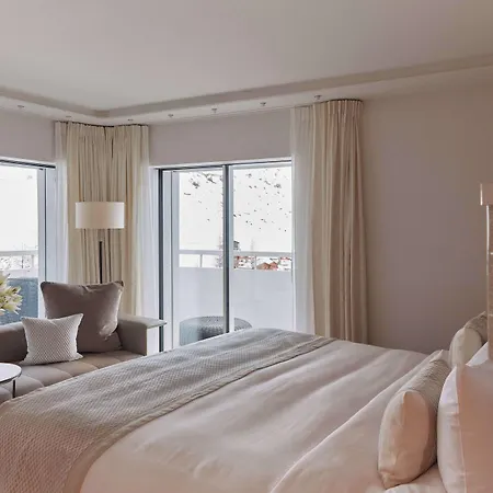 7132 Hotel