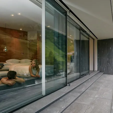 Hotel 7132